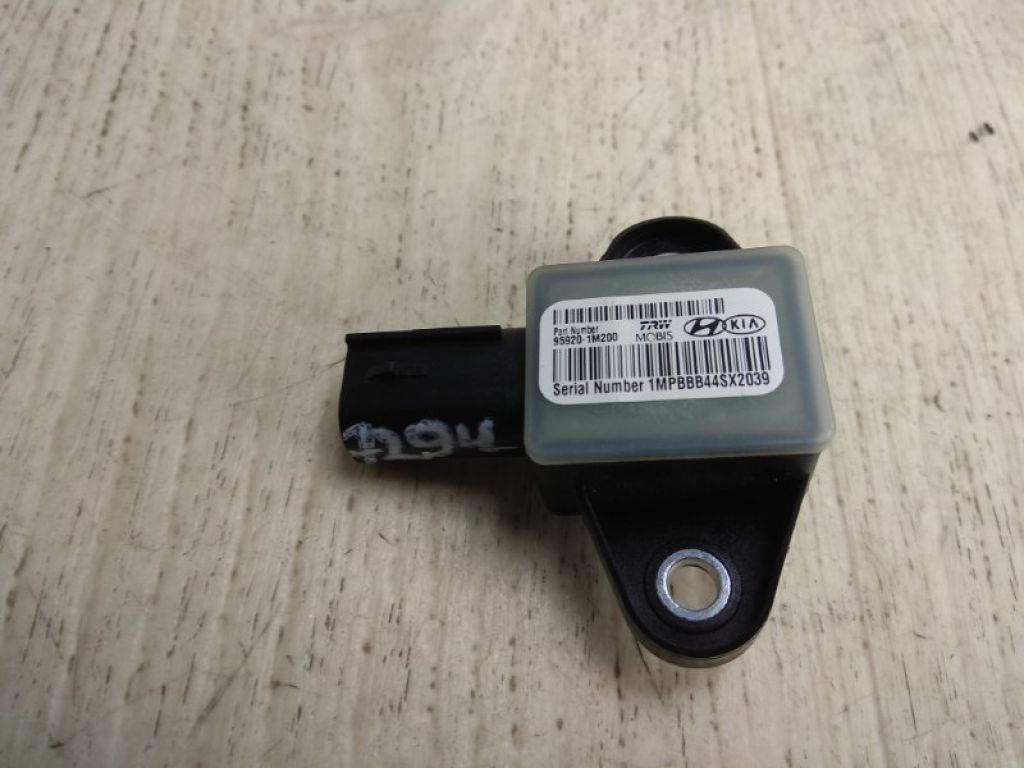 95920-1M200 | Датчик удару HYUNDAI SONATA YF 10-14