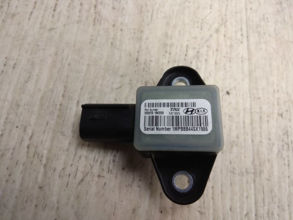 95920-1M200 | Датчик удару HYUNDAI SONATA YF 10-14
