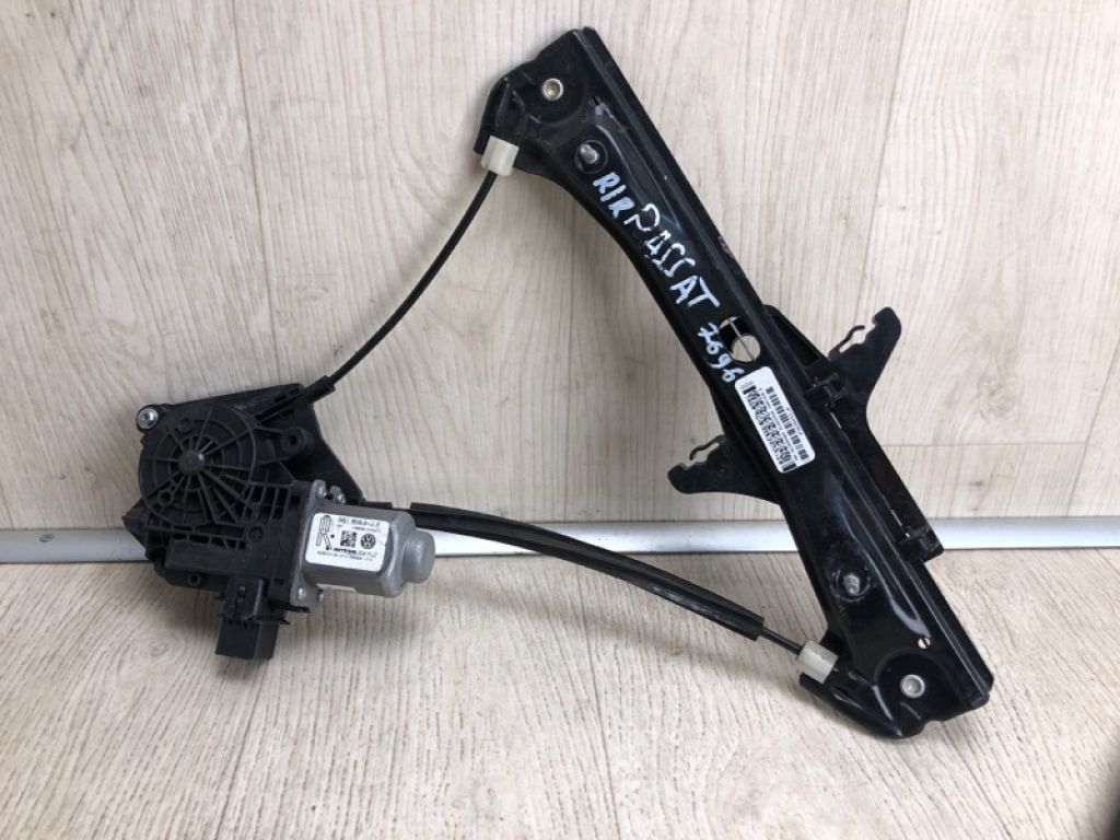 561 839 462 F | Стеклоподъемник задн. прав. VOLKSWAGEN PASSAT B8 14-