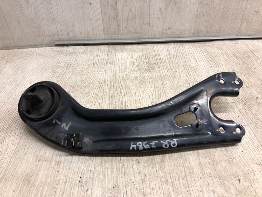 55280-3Q000 | Важіль задньої підвіски поздовжній прав. HYUNDAI SONATA YF 10-14