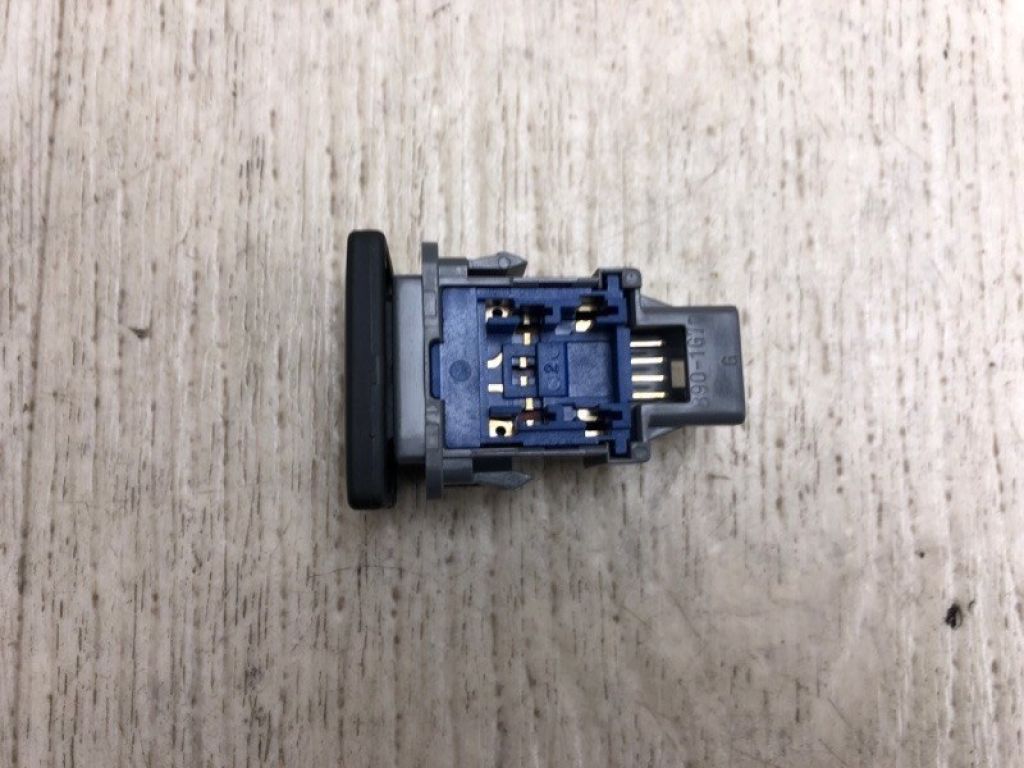 84988-42071 | Кнопка TOYOTA RAV4 13-19 - Фото 2
