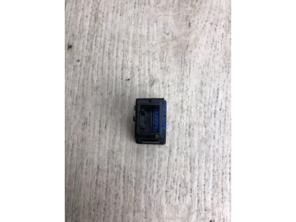 84725-42011 | Кнопка TOYOTA RAV4 13-19 - Фото 3