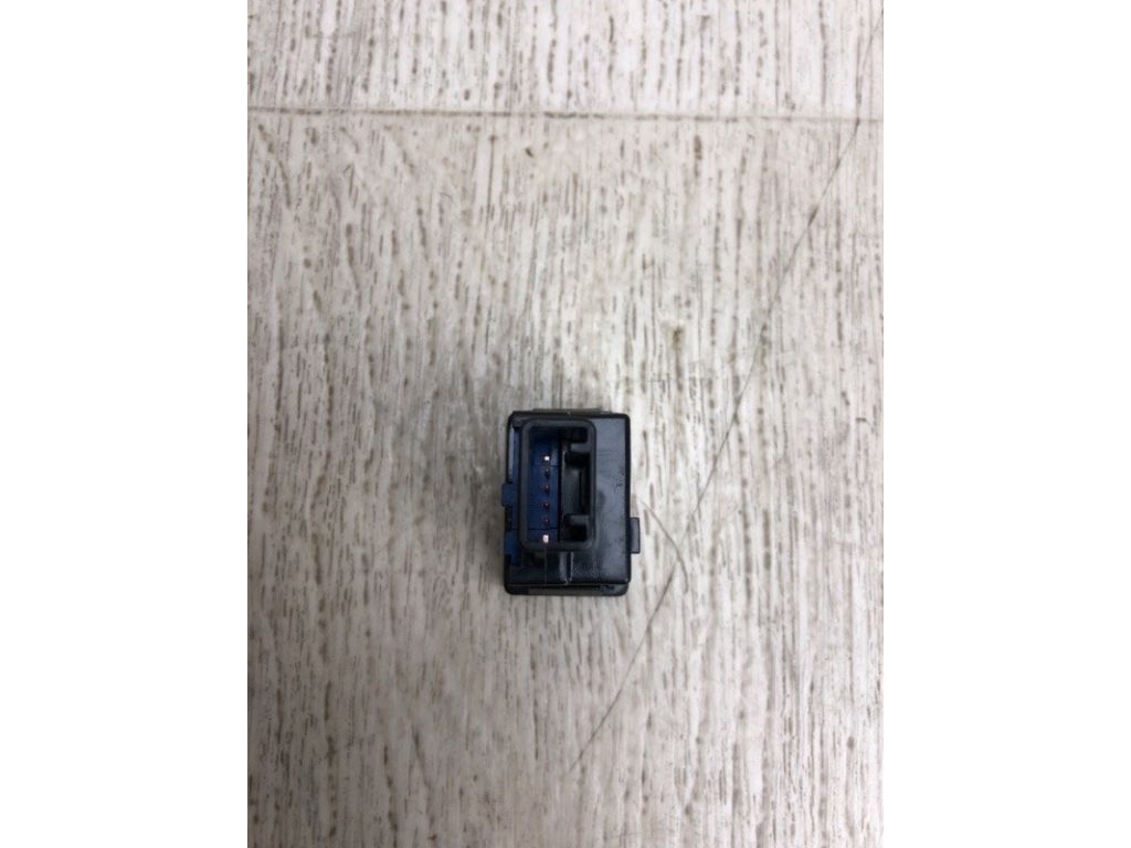 84930-42051 | Кнопка відкриття багажника внутрішня TOYOTA RAV4 13-19 - Фото 3