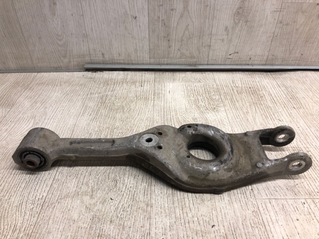 55220-3Q110 | Важіль задньої підвіски нижній поперечний прав. HYUNDAI SONATA YF 10-14