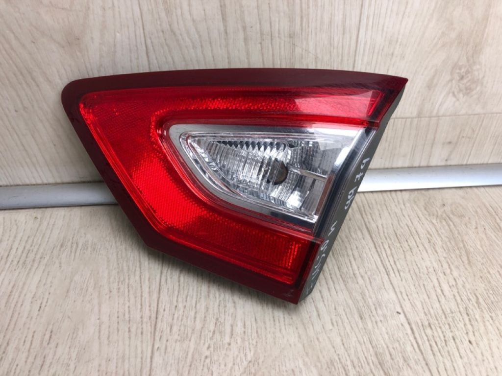 DS7Z-1340-4A | Фонарь внутренний прав. FORD FUSION 14-