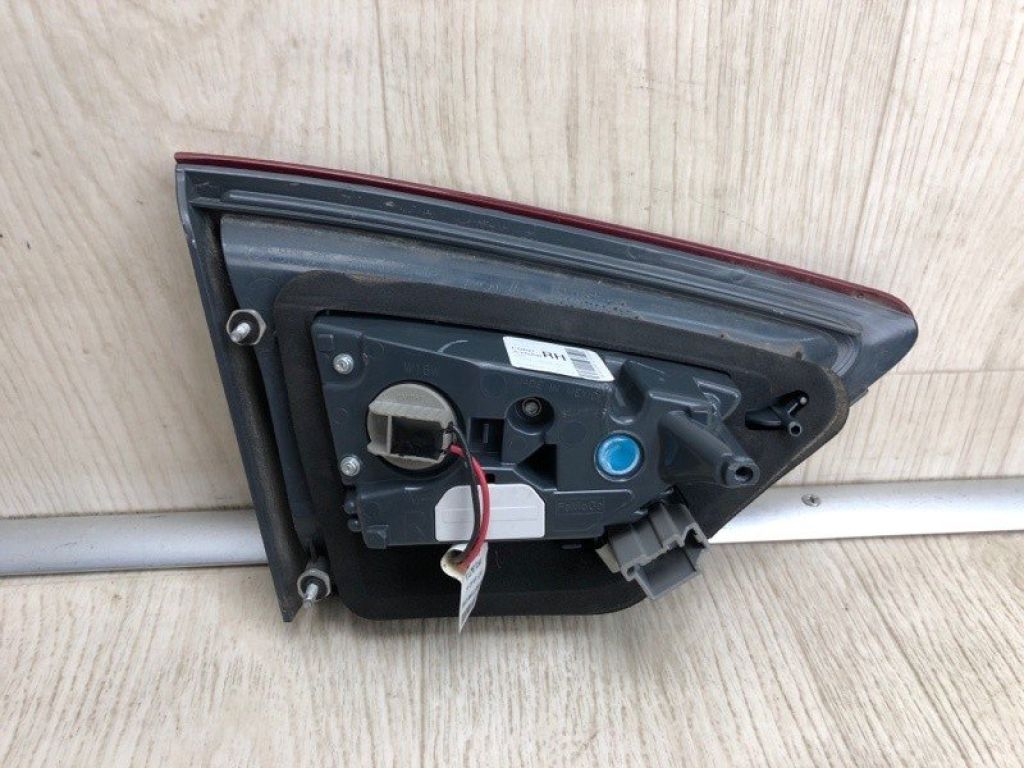 DS7Z-1340-4A | Фонарь внутренний прав. FORD FUSION 14- - Фото 4