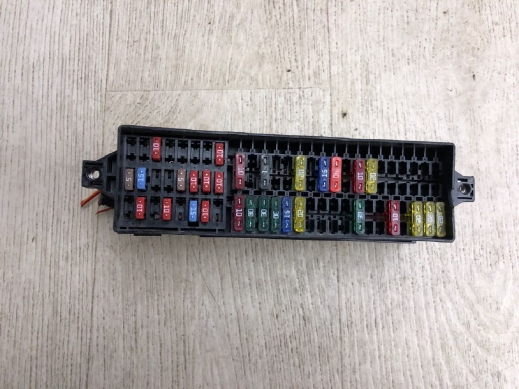 000 937 615 | Блок предохранителей моторный отсек VOLKSWAGEN JETTA USA 10-17