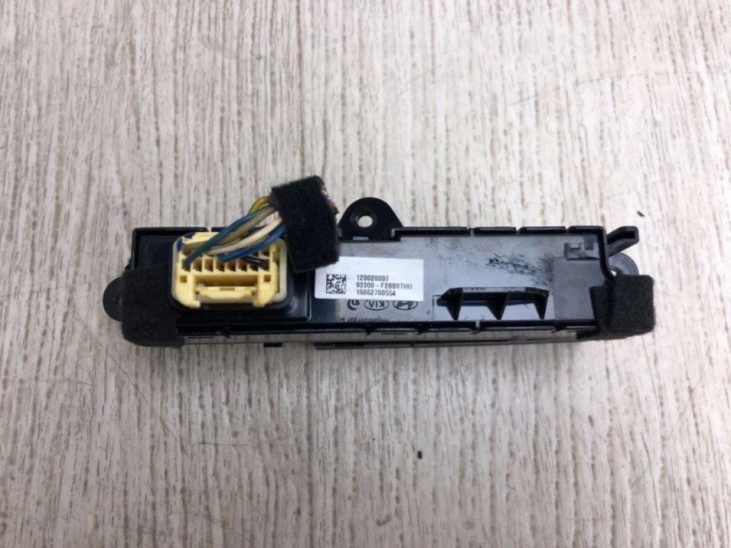 93300-F2BB0UN5 | Блок кнопок консолі HYUNDAI ELANTRA AD 16- - Фото 3