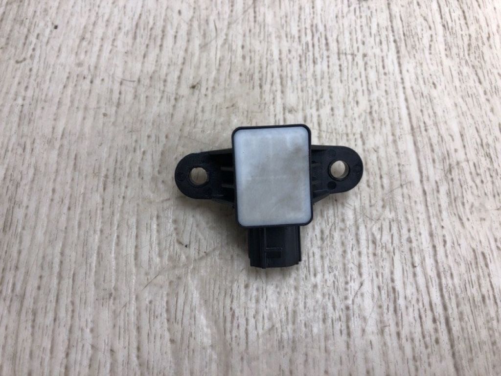 95920-F2100 | Датчик удара HYUNDAI ELANTRA AD 16-