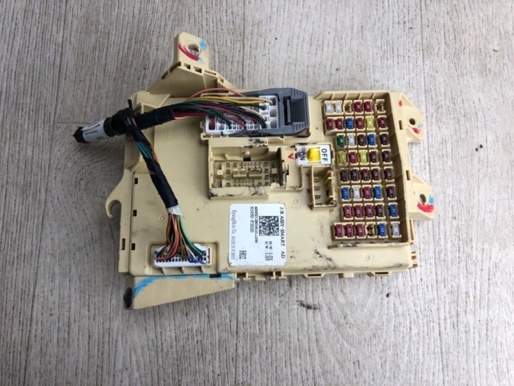 91950-F2020 | Блок предохранителей салон HYUNDAI ELANTRA AD 16-