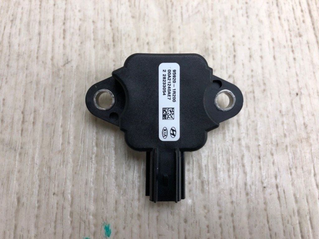 95920-1R200 | Датчик удара HYUNDAI ACCENT RB 10-