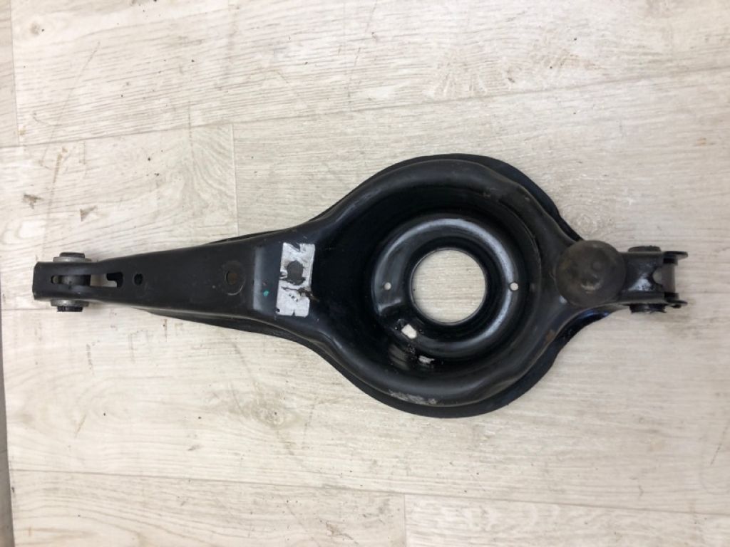 CV6Z-5500-B | Важіль задньої підвіски нижній поперечний FORD FOCUS 10-18 - Фото 2