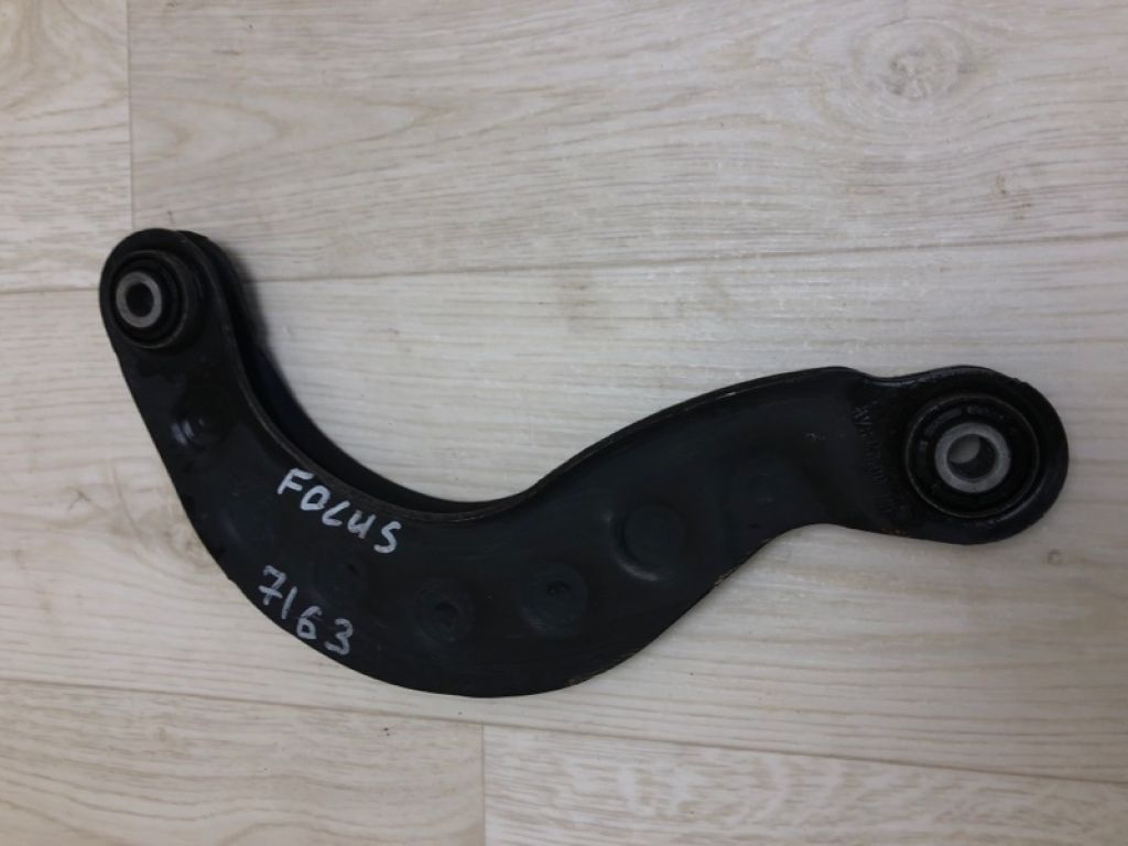AV6Z-5500-B | Рычаг задней подвески поперечный верхний FORD FOCUS 10-18 - Фото 3