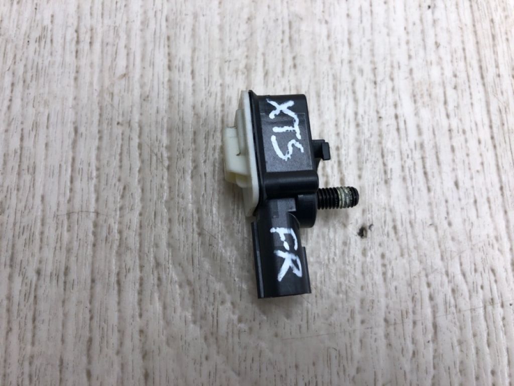 13576422 | Датчик удару передн. CADILLAC XTS 13-17