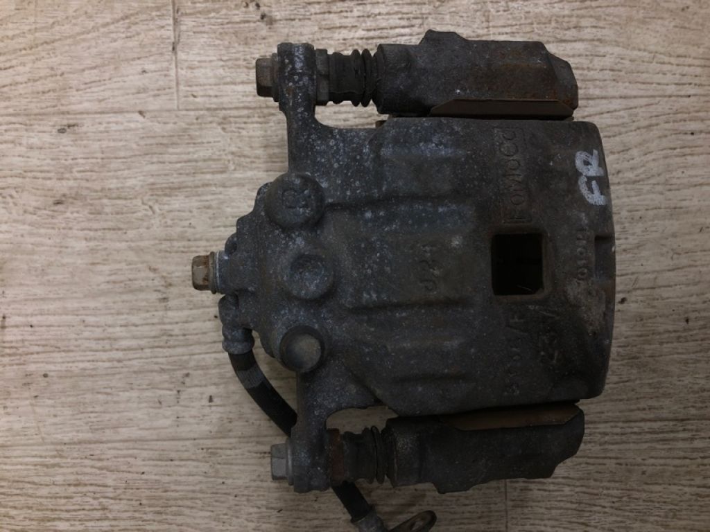 BE8Z-2B120-AA | Суппорт тормозной передн. прав. FORD FIESTA 08-17 - Фото 2