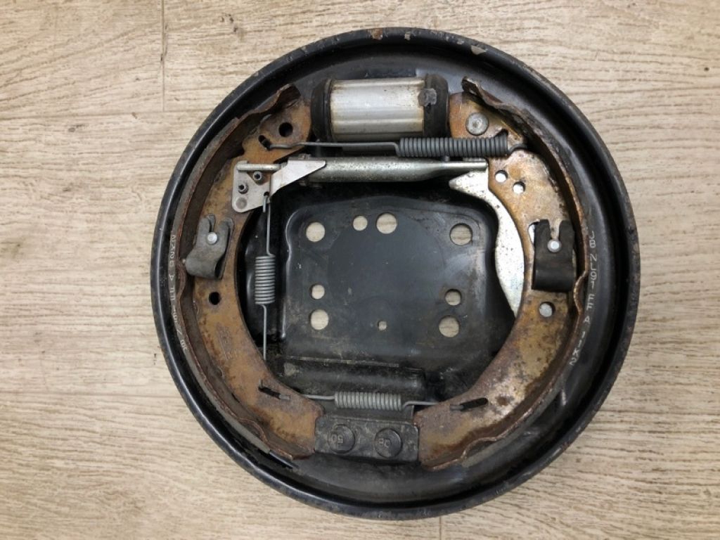 8V5Z-2212-B | Тормозной механизм задн. лев. FORD FIESTA 08-17 - Фото 2