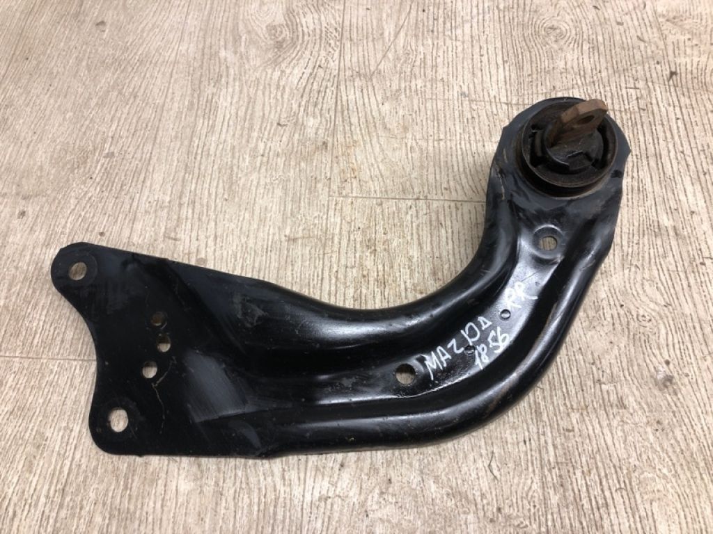 BJS7-28-200 | Важіль задньої підвіски поздовжній прав. MAZDA 3 BM 13-19