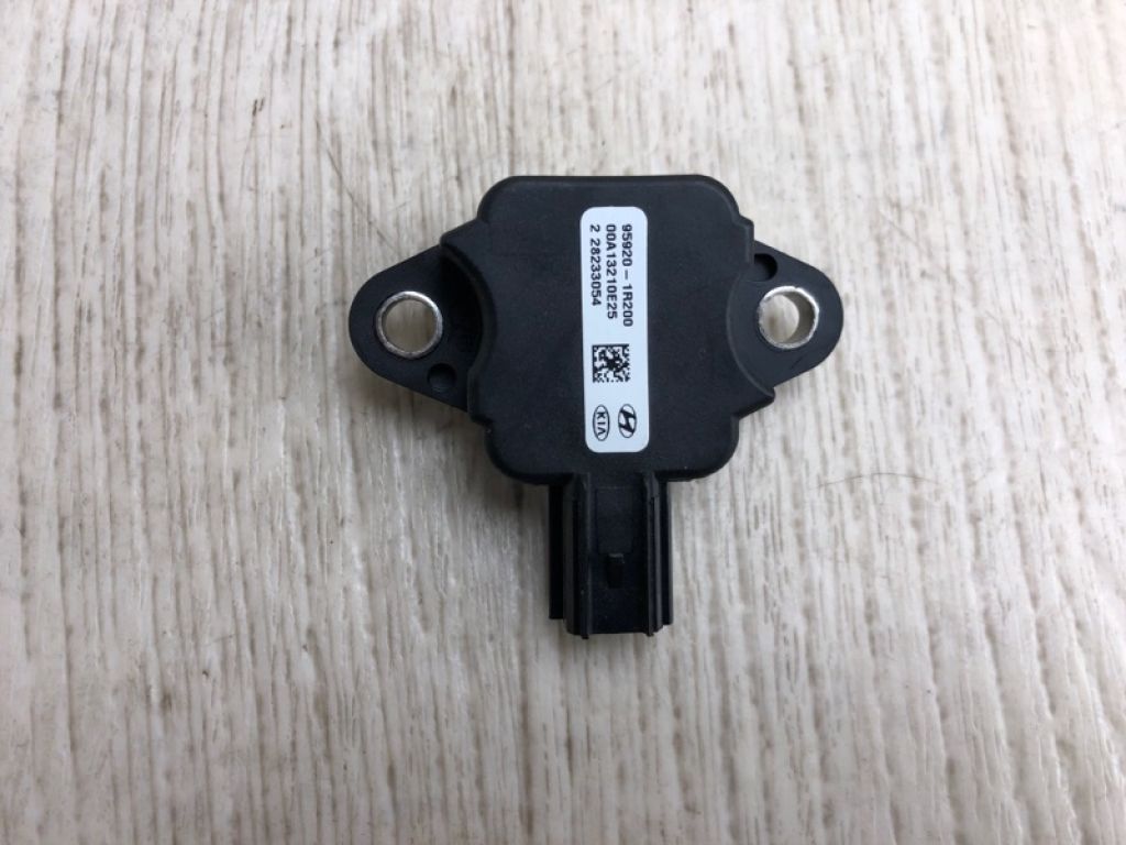 95920-1R200 | Датчик удара HYUNDAI ACCENT RB 10-