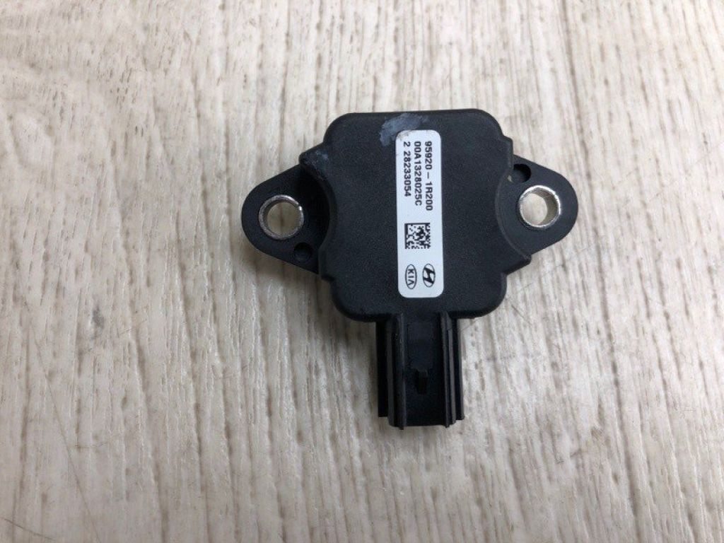 95920-1R200 | Датчик удара HYUNDAI ACCENT RB 10-