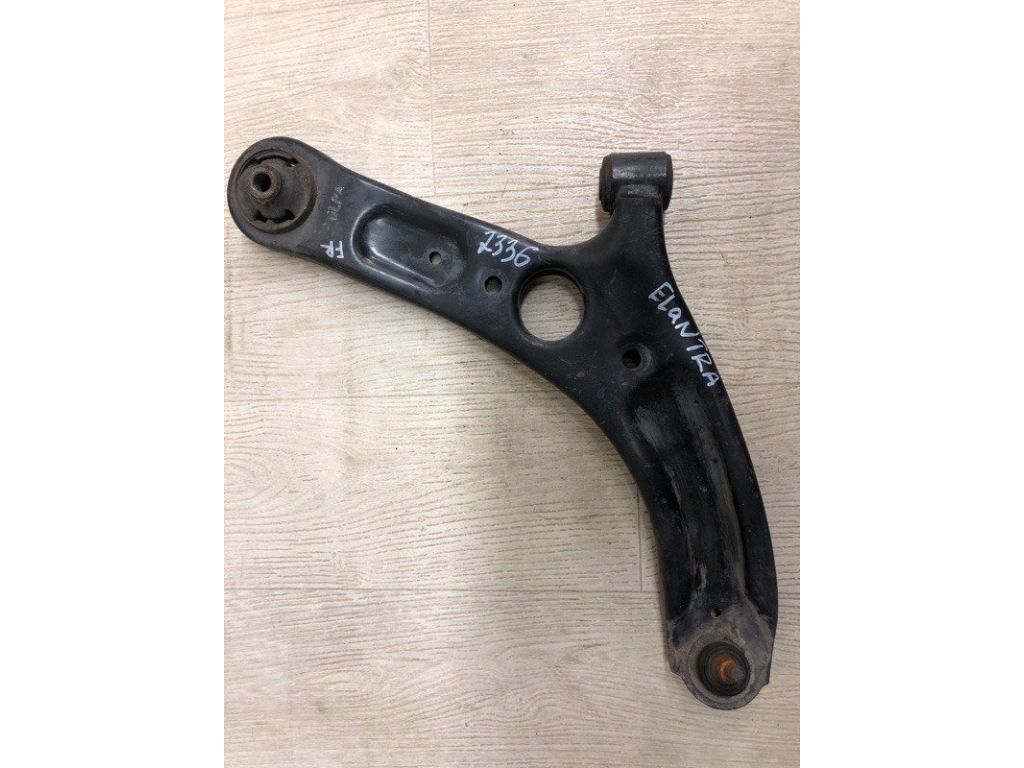 54501-3Y000 | Рычаг передней подвески нижний прав. HYUNDAI ELANTRA MD 10-15