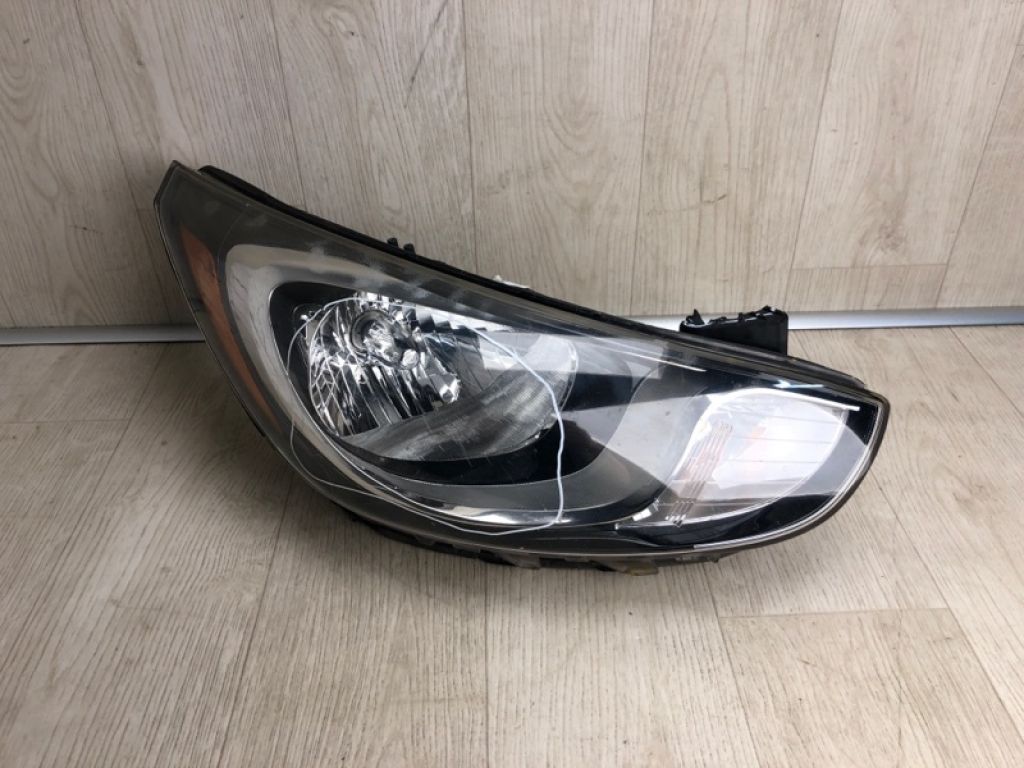 92102-1R010 | Фара прав. HYUNDAI ACCENT RB 10-