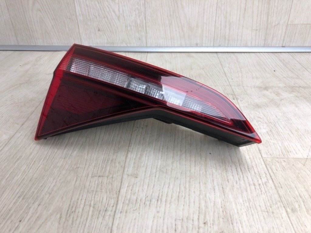 17A 945 093 | Фонарь внутренний лев. VOLKSWAGEN JETTA USA 18-