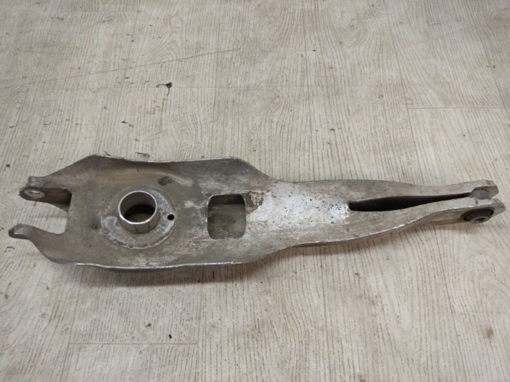 68200065AC | Важіль задньої підвіски нижній поперечний CHRYSLER 200 14-16 - Фото 2