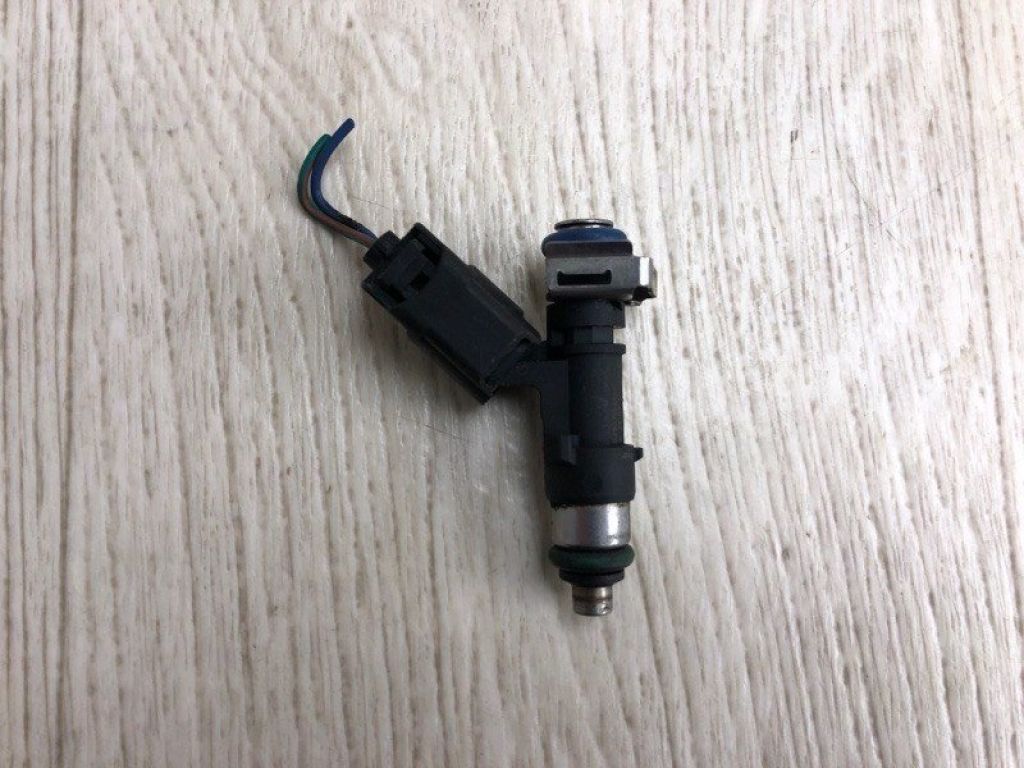 BE8Z-9F593-B | Форсунка паливна FORD FIESTA 08-17