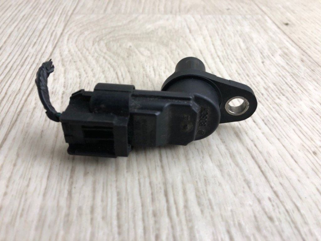 BE8Z-6B288-A | Датчик положення распредвала FORD FIESTA 08-17 - Фото 2