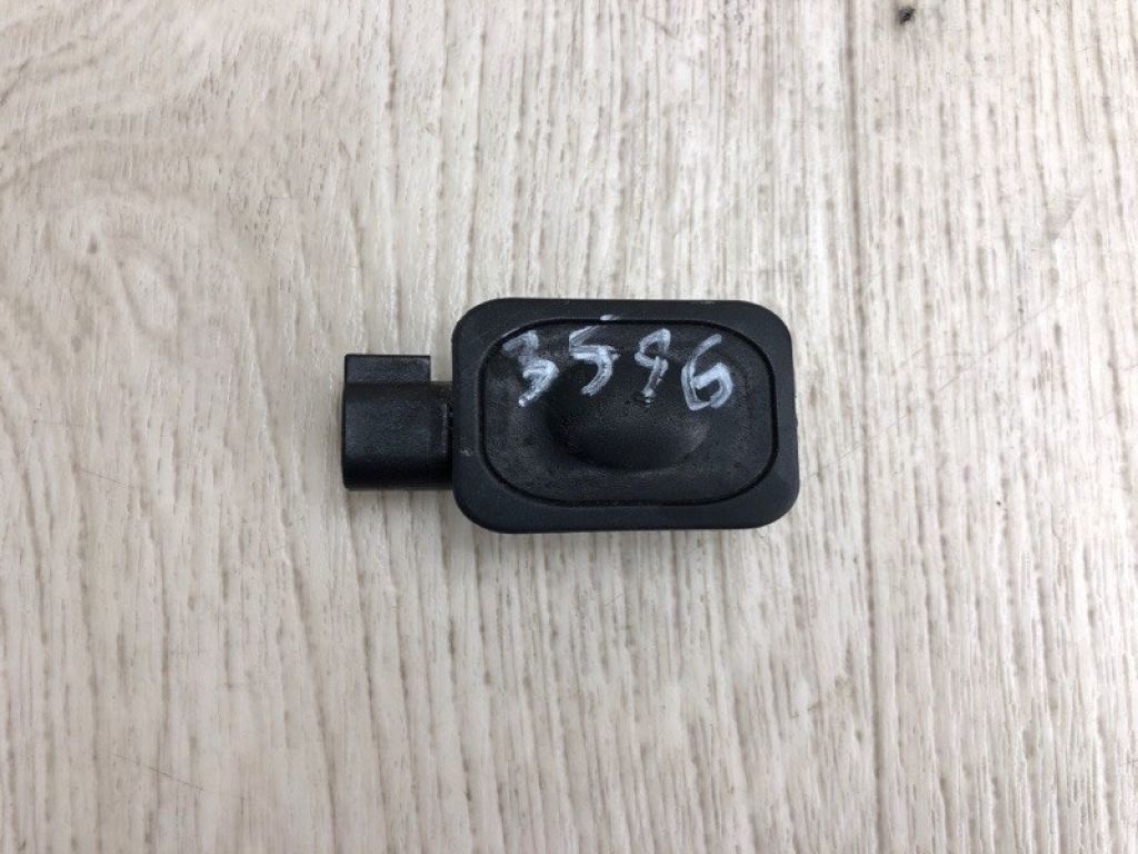 1L2Z-14018-AC | Кнопка открывания багажника наружная FORD FIESTA 08-17