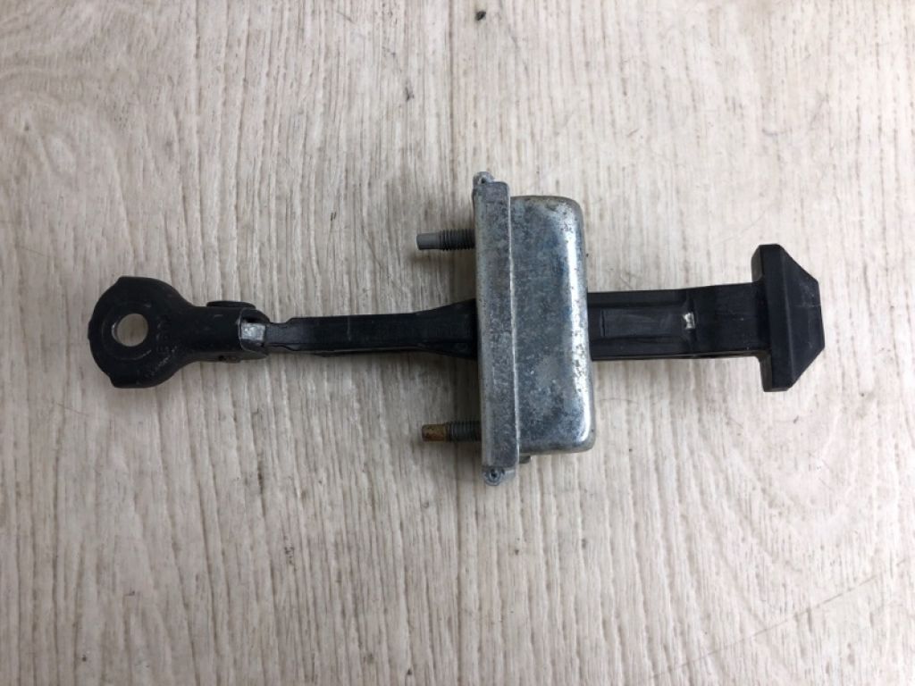 AE8Z-5423504-A | Обмежувач дверей передн. FORD FIESTA 08-17