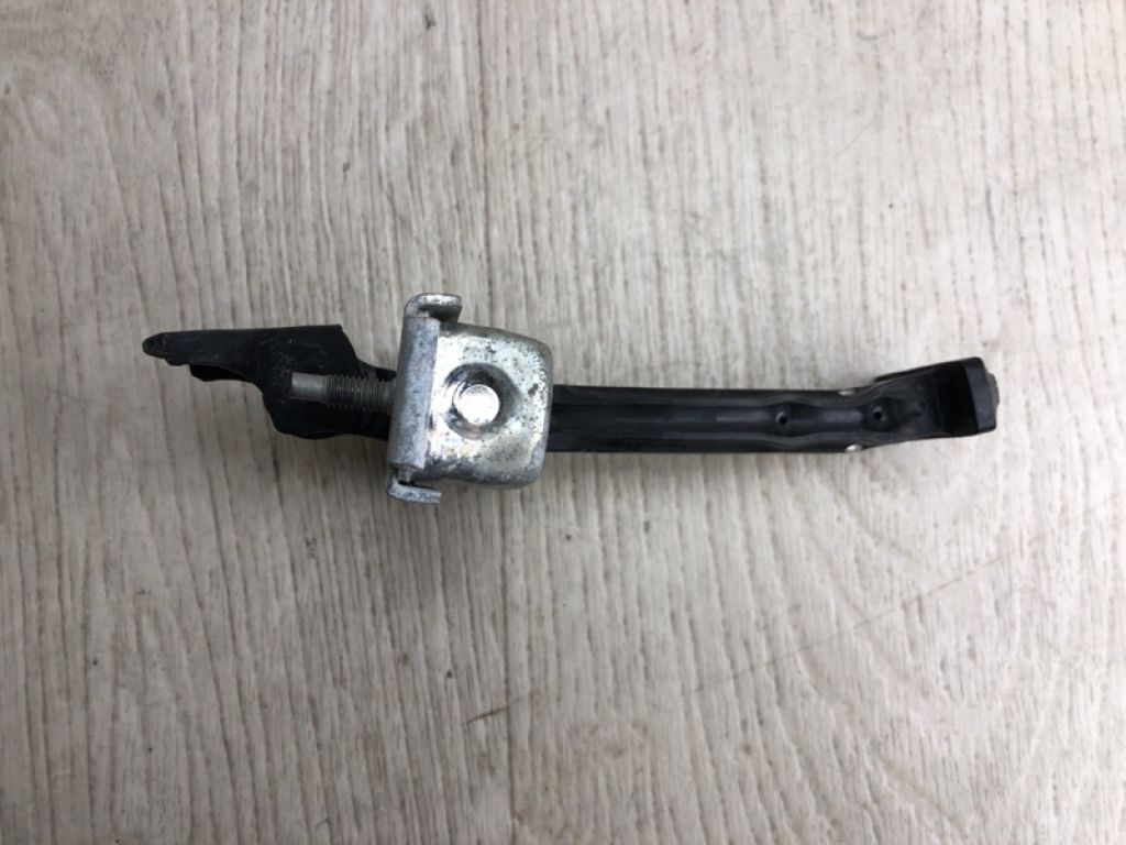 AE8Z-5427204-A | Обмежувач дверей задн. FORD FIESTA 08-17 - Фото 2