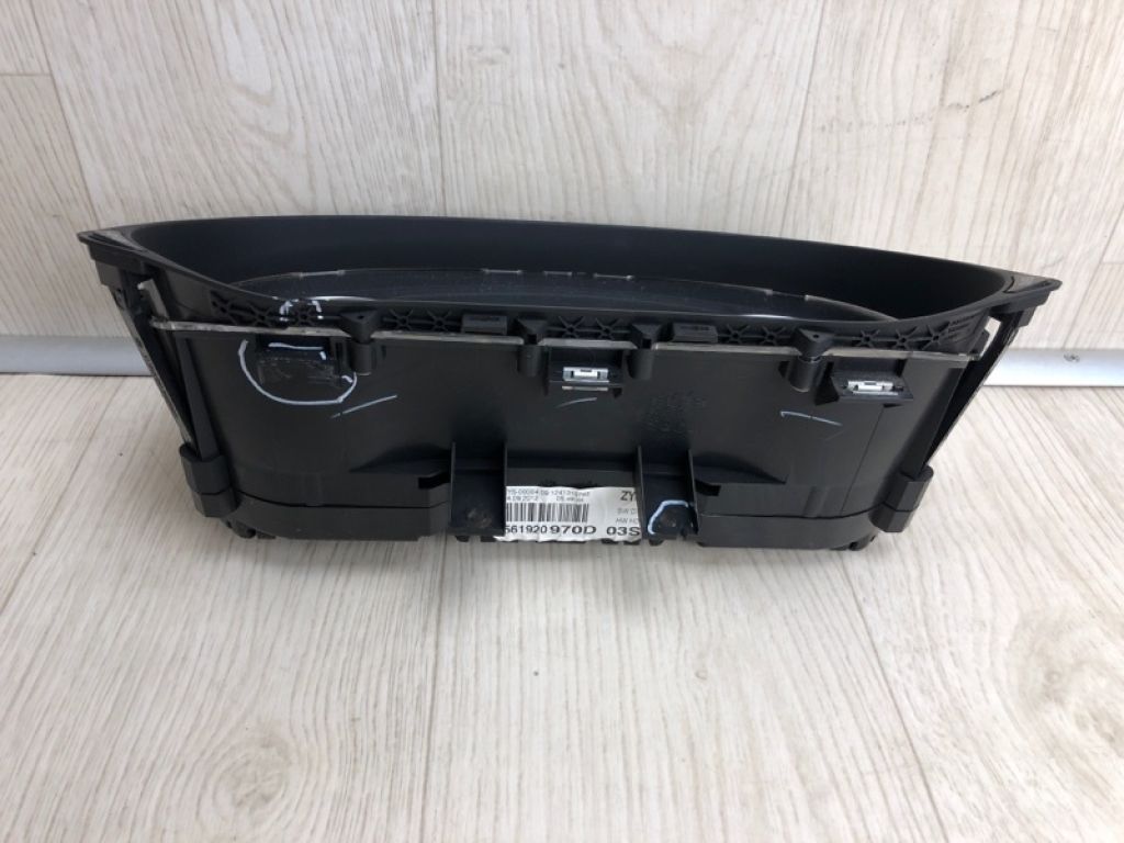 561 920 970 D | Панель приладів VOLKSWAGEN PASSAT B7 11-15 - Фото 2