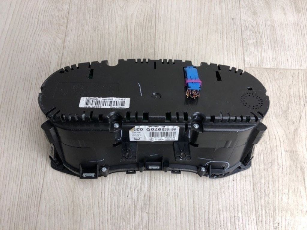 561 920 970 D | Панель приладів VOLKSWAGEN PASSAT B7 11-15 - Фото 8