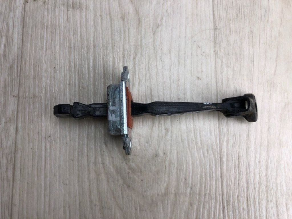 79380-1M000 | Ограничитель двери передн. лев. KIA FORTE/CERATO TD 08-13