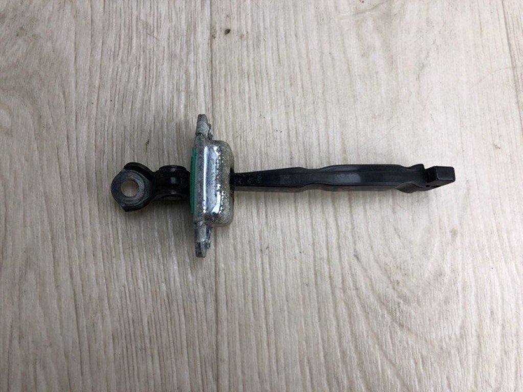 79490-1M000 | Обмежувач дверей задн. прав. KIA FORTE/CERATO TD 08-13