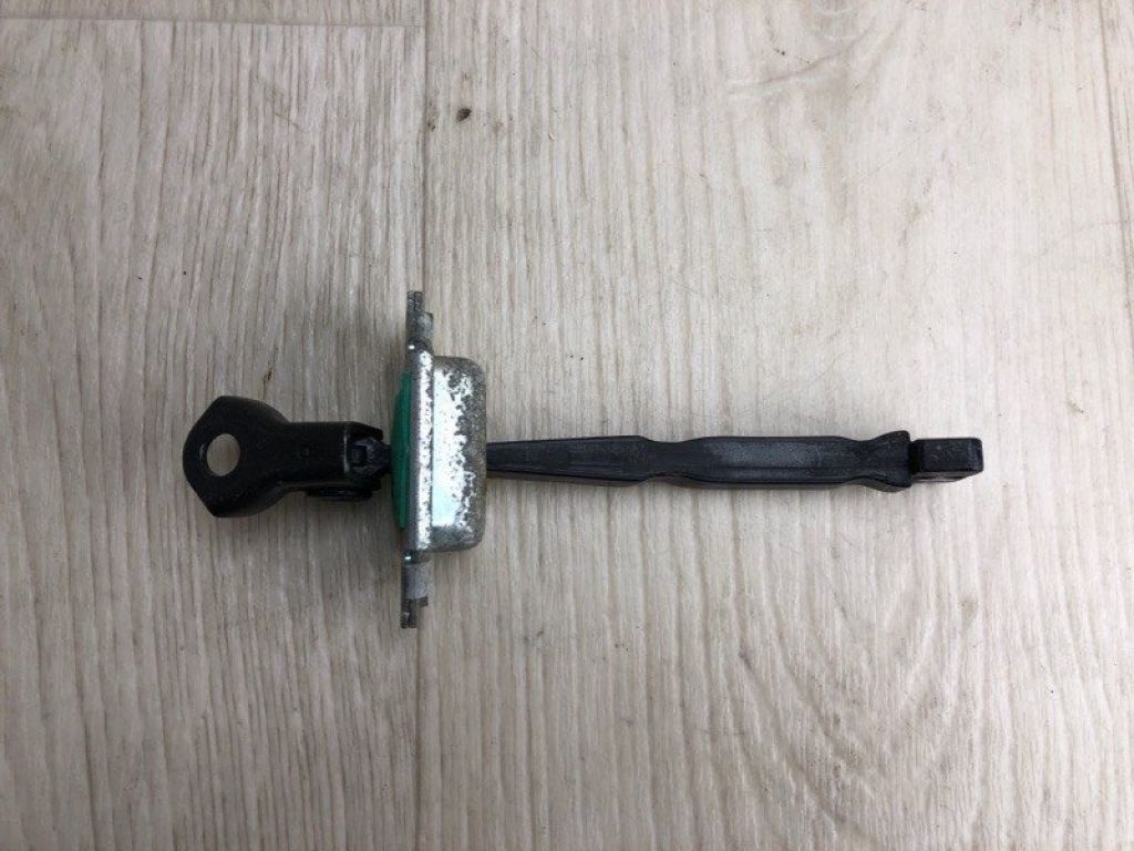 79490-1M000 | Обмежувач дверей задн. прав. KIA FORTE/CERATO TD 08-13 - Фото 2