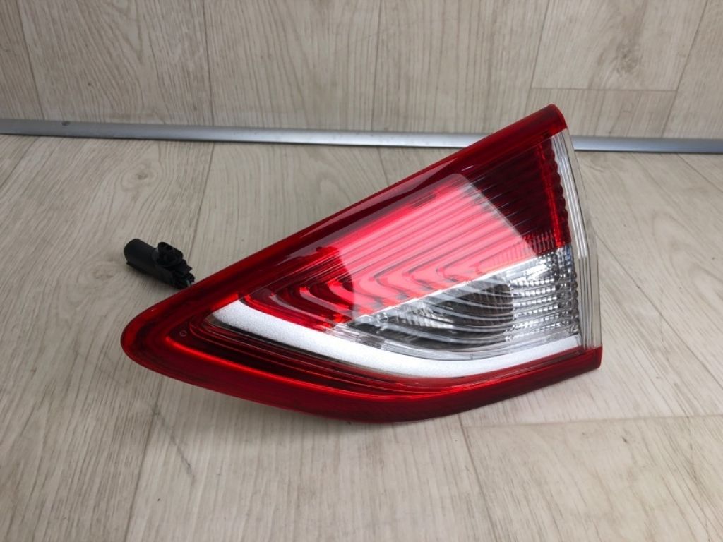 CJ5Z-13404-A | Фонарь внутренний задн. прав. FORD ESCAPE 12-19