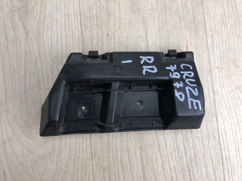 84142841 | Кронштейн заднього бампера прав. CHEVROLET CRUZE 15-
