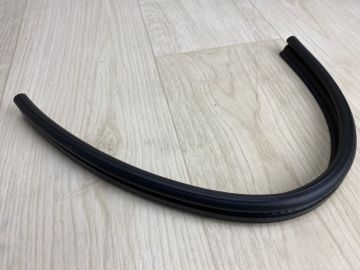 Ущільнювач капота INFINITI M25/M37/M56/Q70/M35H 10-16