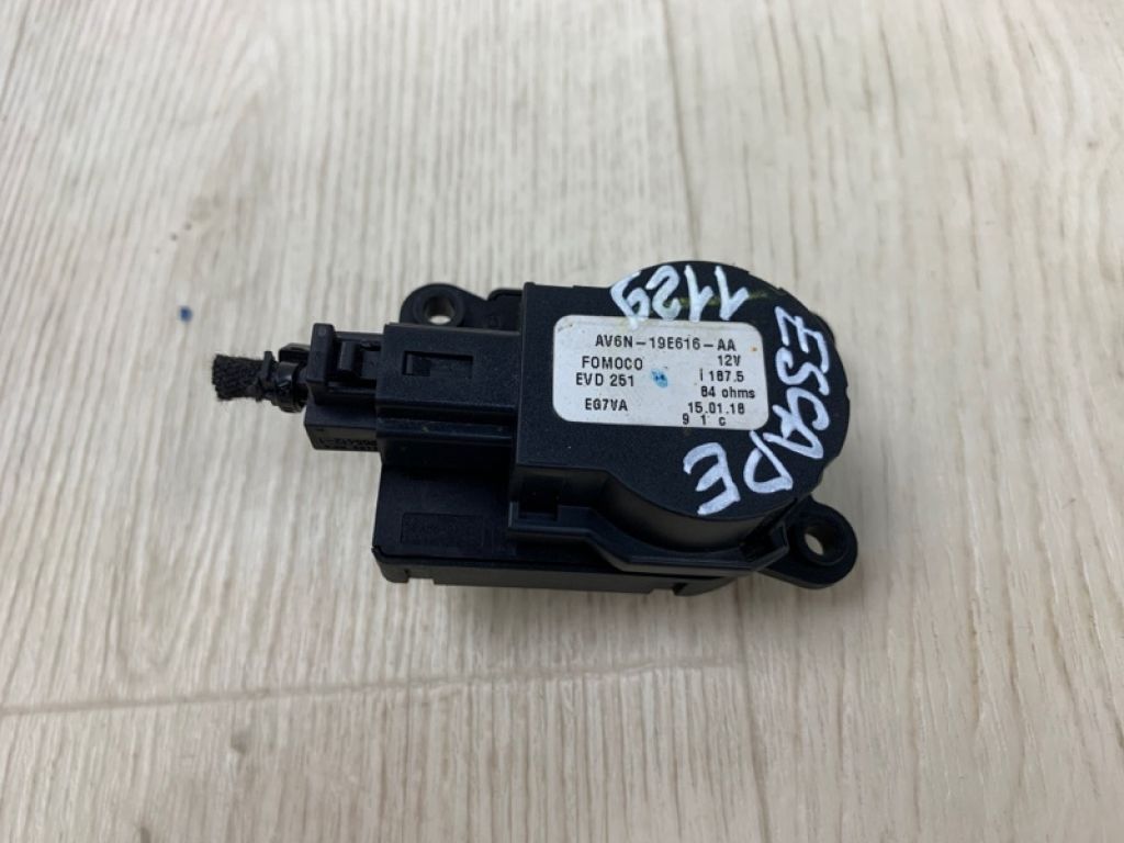 AV6Z-19E616-A | Моторчик заслінки пічки FORD ESCAPE 12-19