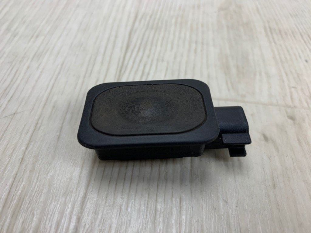 DJ5Z-9C888-A | Кнопка відкриття багажника зовнішня FORD ESCAPE 12-19