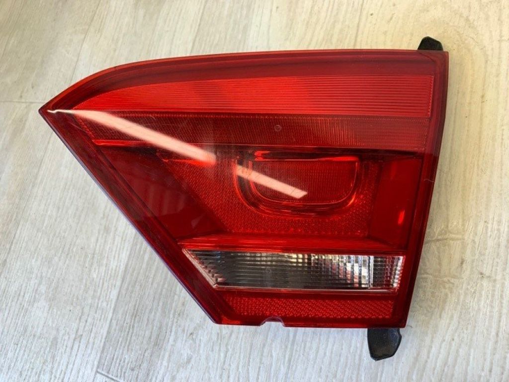 561 945 094 C | Ліхтар внутрішній задн. прав. VOLKSWAGEN PASSAT B7 11-15
