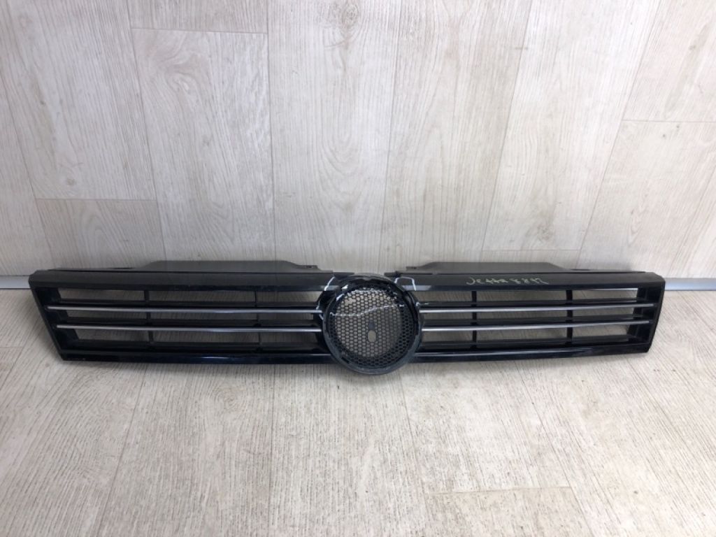 5C6 853 653 | Решетка радиатора VOLKSWAGEN JETTA USA 10-17