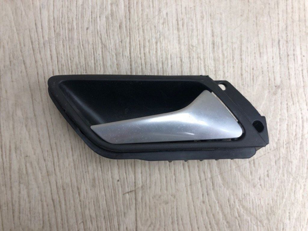 5C6 839 114 B ZNX | Ручка дверей внутрішня задн. прав. VOLKSWAGEN JETTA USA 10-17