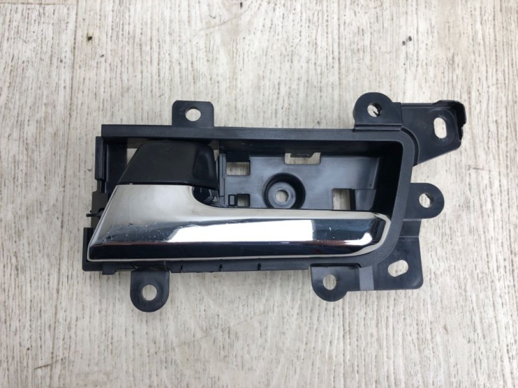 69297-35010 | Ручка дверей внутрішня задн. лів. TOYOTA 4RUNNER 10-16
