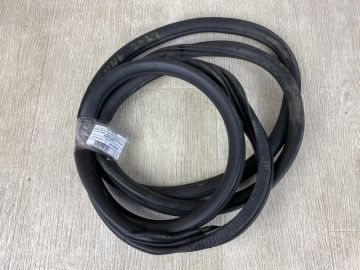 Уплотнитель двери PORSCHE CAYENNE 10-18