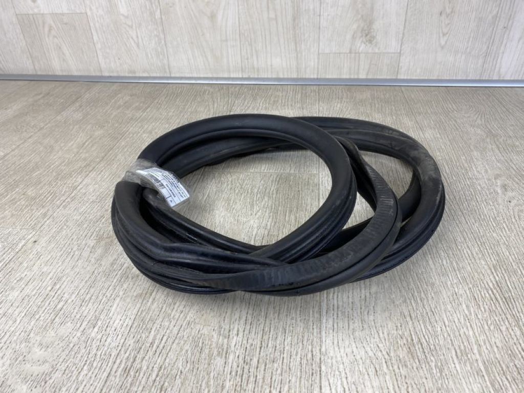 958 537 365 00 | Уплотнитель двери PORSCHE CAYENNE 10-18 - Фото 2