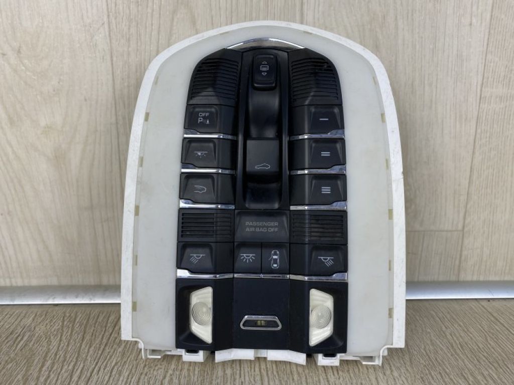 958 613 953 04 | Плафон салона PORSCHE CAYENNE 10-18