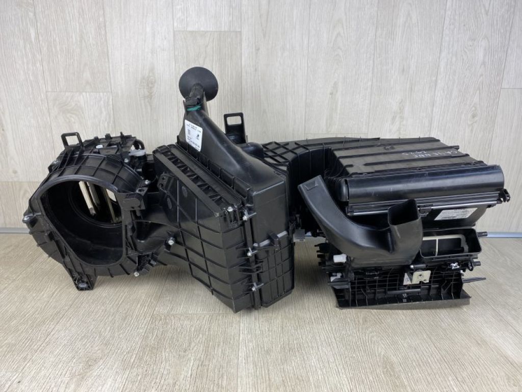 958 572 301 00 | Корпус печки PORSCHE CAYENNE 10-18